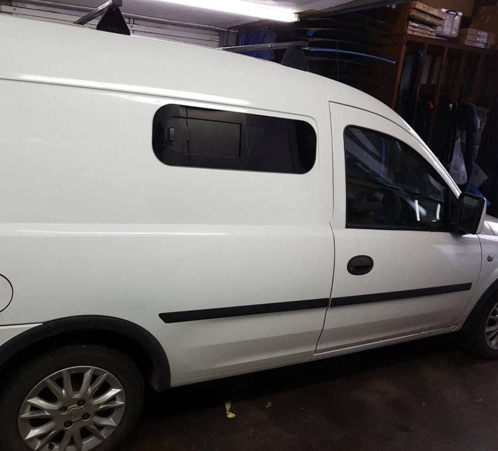 universal 800mm × 270mm sliding side van window glass – driver side (right)